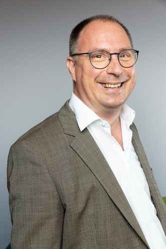 Dr. med.  Dominik A.  Ewald